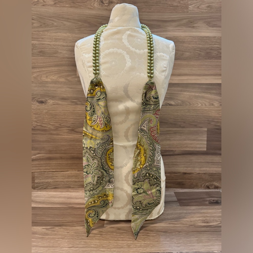 Vintage Necklace Faux Pearls Green Attached to Silk Abstract Scarf - Picture 6 of 17